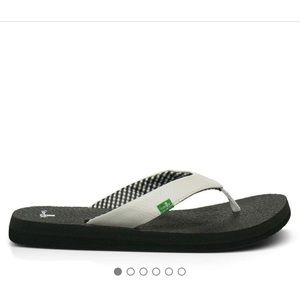 Sanuk yoga mat flip flops